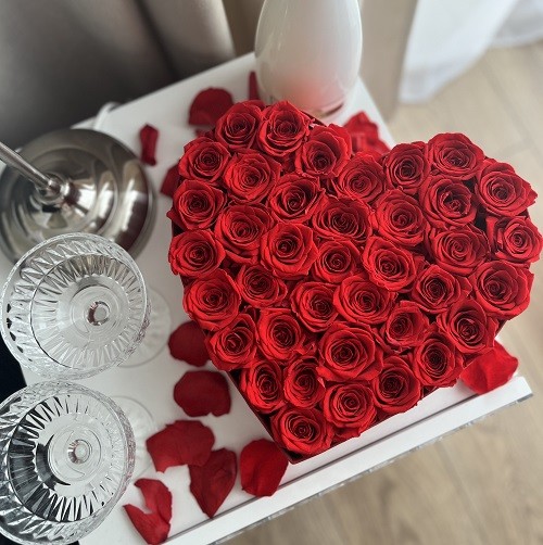 Bukiet zaręczynowy z czerwone wieczne róże